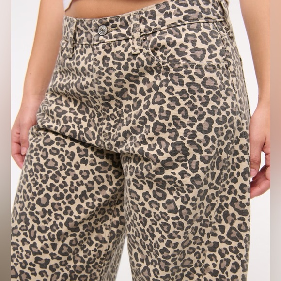 Abercrombie & Fitch Curve Love Mid Rise Barrel Jean Leopard 28 NWOT - Picture 5 of 9